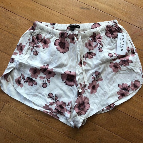 Brandy Melville Floral Eve Shorts Cherry Blossom Sakura RARE NWT - Picture 5 of 7
